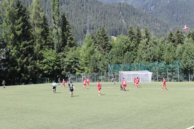 Das Spiel der FC Wacker Innsbruck Damen gegen die Rot-Weiß-Rankweil-Damen.   | Foto: Elisabeth Zangerl