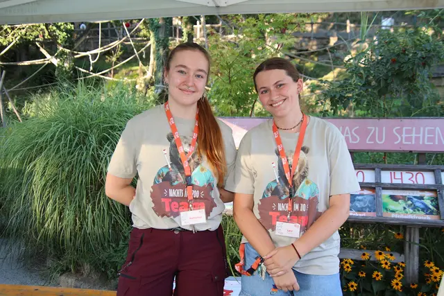 Katharina und Lara waren beim Bastelstand im Einsatz.