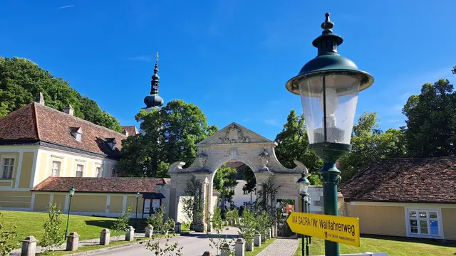 Nach der Besichtigungsrunde am Kalvarienberg wieder zurück beim Wiener Tor  | Foto: © Silvia Plischek
