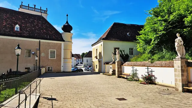 Beim Verlassen der Kreuzkirche am Weg zum Wiener Tor ... | Foto: © Silvia Plischek