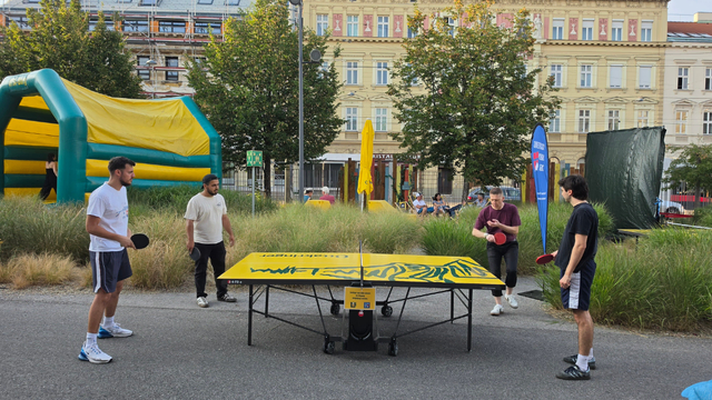 Tischtennis-Match während der Meisterschaftsfeier beim Ottakringer Bierfest. | Foto: Tischtennis Hobby Wien