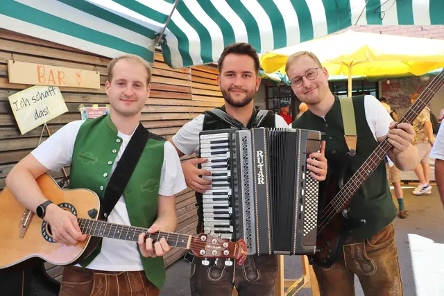 Södingtal Sound spielte sich im Nu in die Sympathien der Besucher vom Pfarrfest. | Foto: Edith Ertl