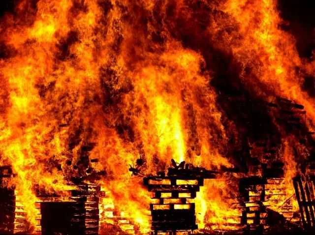Nach Explosionen und Feuer in einer Munitionsfabrik in Italien, kommt im Internet das Gerücht auf, Russland würde dahinter stecken.  | Foto: LoggaWiggler/pixabay
