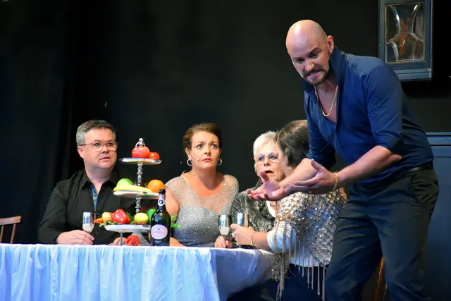 Die Besucherinnen und Besucher werden bei den Dimbacher Festspielen zu eindrucksvollen Szenen der Theatergeschichte entführt.  | Foto: Robert Zinterhof