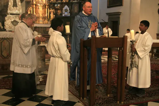 Vor dem Verlesen des Evangeliums | Foto: Gerhard Langmann
