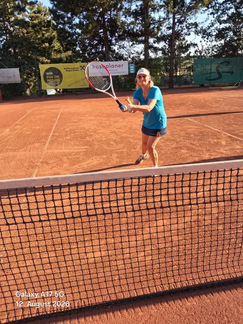 Christa Mochar, Mannschaftsführerin, lernt auch nach 40 Jahren Tennis noch Neues hinzu. | Foto: privat