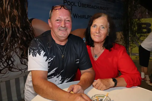 Dietmar und Monika freuen sich über einen tollen Partyabend. | Foto: Markus Bäumler/zema-medien.de