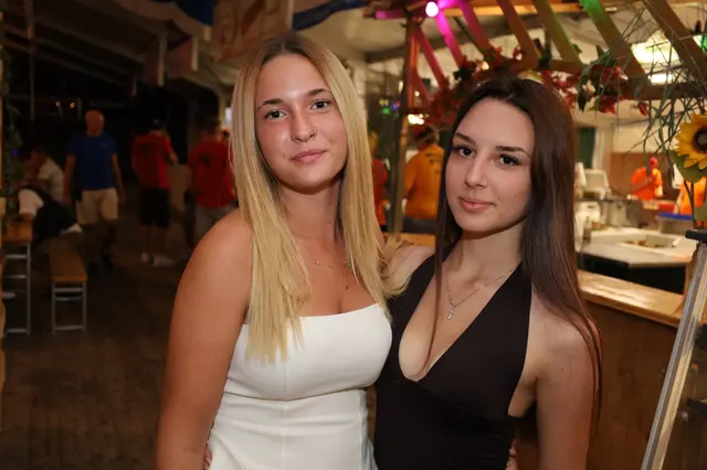 Marie und Jana im feschen Partylook. | Foto: Markus Bäumler/zema-medien.de