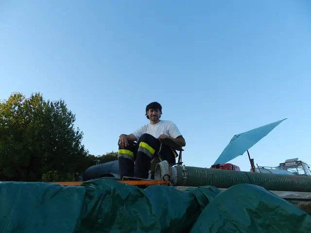 Feuerwehrwachen bereit für den Notfall. | Foto: Heribert Punz