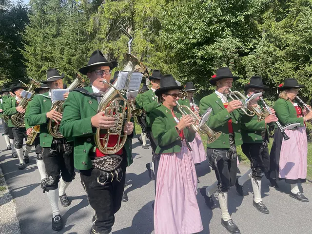 Die Musikkapelle Leutasch beim festlichen Einzug in Leutasch. | Foto: MeinBezirk/Rebeiz