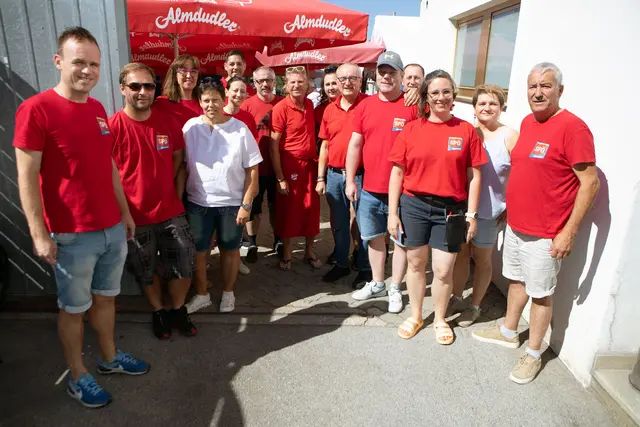 Das große Team der SPÖ Oberwart sorgte für die Verpflegung und dafür, dass sich alle Besucherinnen und Besucher beim Frühschoppen im Hof des Gasthofes Drobits wohl fühlten. | Foto: SPÖ Oberwart
