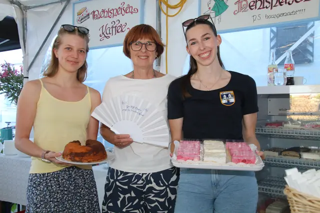 an der Kaffeebar - Ines, Magenta und Viktoria 