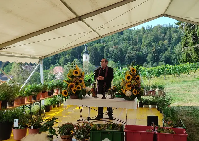 Kräuterweihe durch Pfarrer Anton Lierzer.  | Foto: Günther Koch