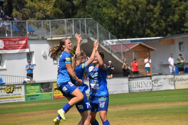 Jubel über die verdiente Führung: Petra Petrovics, Emilia Csejtei und Zsófia Csizmadia | Foto: MeinBezirk/Michael Strini