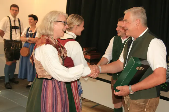 Herzlichkeit zwischen den Schweden und den Stainzern | Foto: Gerhard Langmann