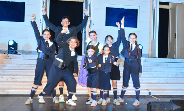 Das Kinderensemble, im Kostüm von Matilda und Mariella Hofbauer. | Foto: Mirjam Preineder