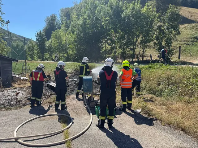 Auch nachkommende Feuerwehrkräfte bemerkten die zweite Brandstelle und meldeten sie sofort. | Foto: Bfkdo Amstetten / FF Waidhofen-Wirts