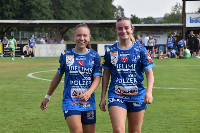 Gut gelaunt waren 1b-Torschützin Enja Höfer und Anna-Lena Kofler. | Foto: MeinBezirk/Michael Strini