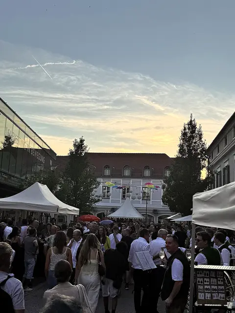 An den Einkaufsabenden füllte sich die Fürstenfelder Innenstadt. | Foto: Stadtmarketing Fürstenfeld