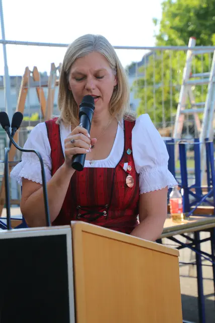 Obfrau Simone Feiler, begrüßt die Musikvereine 
