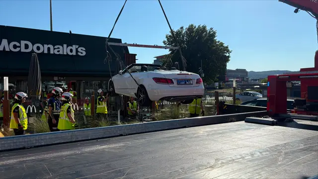 Für die Bergung des beschädigten Fahrzeuges wurde die Freiwillige Feuerwehr Wiener Neudorf alarmiert. | Foto: FF-WR-NEUDORF.AT 