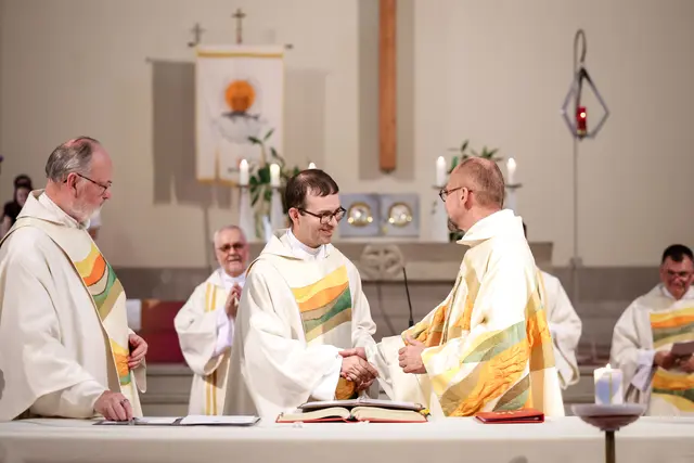 In einem feierlichen Gottesdienst wurde der alte Provinzial P. Siegfried M. Kettner SDB verabschiedet und der neue Provinzial P. Peter Rinderer SDB in sein Amt eingeführt. | Foto: SDB/Schönlaub