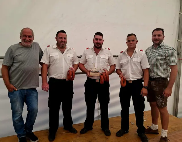 1. Platz - Christoph Ponweiser (3.v.l.), 2. Platz - Johannes Ponweiser (2.v.l.), 3. Platz - Manuel Scherz (4.v.l.) | Foto: Binder