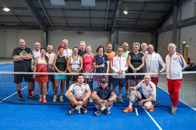 Für eine Witwe mit schulpflichtigen Kindern organisierte der Club Steiermark ein Tennisturnier.  | Foto: Prix