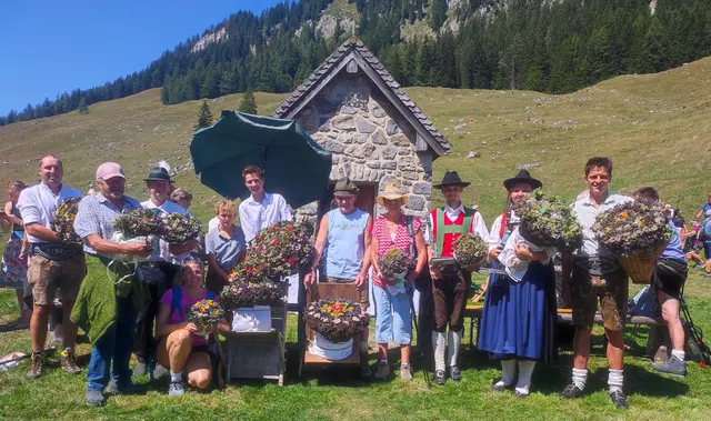 Bergmesse mit Kräuterweihe auf der Kohlalm Kapelle in Schwendt | Foto: Johann Mühlberger