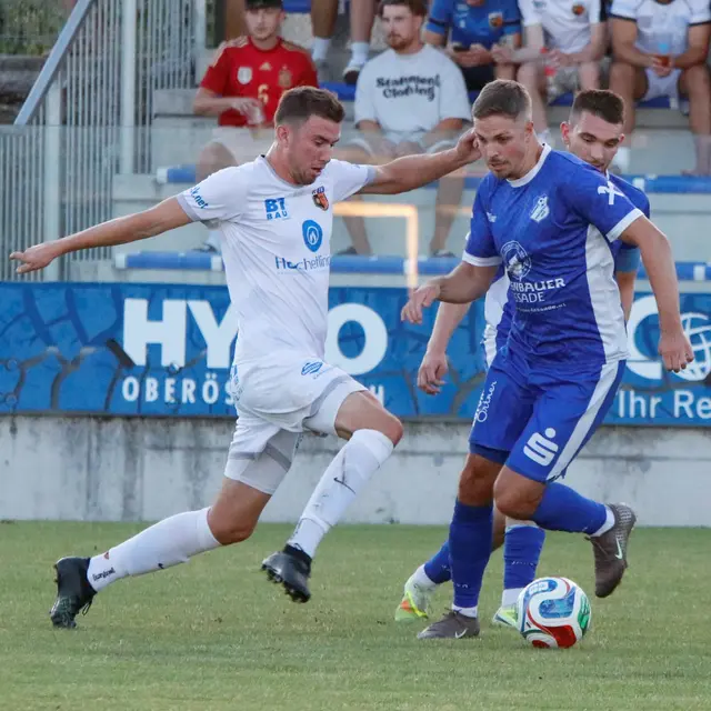 Tragweins Torschütze Pascal Hochetlinger (l.) vs. Alexander Lindmeir (Wartberg, r.). | Foto: MB