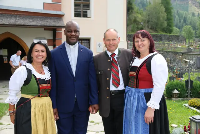 Maria Tronegger Pfarrer Noah Bgm Peter Suntinger Sylvia Suntinger