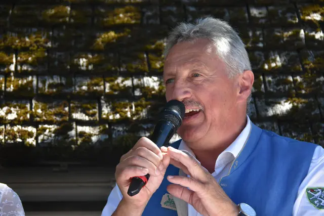 Bürgermeister Erwin Gruber bedankte sich bei den Organisatoren für die wunderbare Veranstaltung. | Foto: MeinBezirk/Helmut Riedl