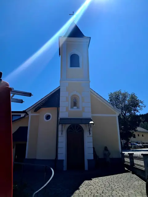 Strahlend blauer Himmel in Oberschlatten. | Foto: Binder