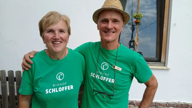 Paula und Karl Schloffer begrüßten die Gäste auf ihrem Biohof in Oberfeistritz bei Anger. | Foto: Josef Hofmüller