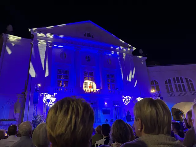 Am Balkon: Maya Hakvoort als Evita "Don't Cry For Me Argentina". | Foto: Mirjam Preineder