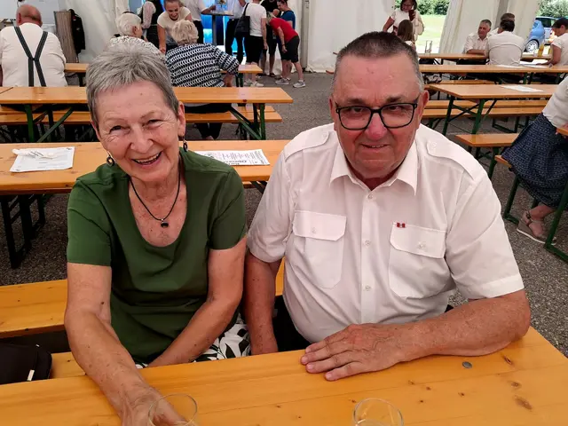 Hermine und Josef Scherz genossen den Kirtags-Nachmittag. | Foto: Binder