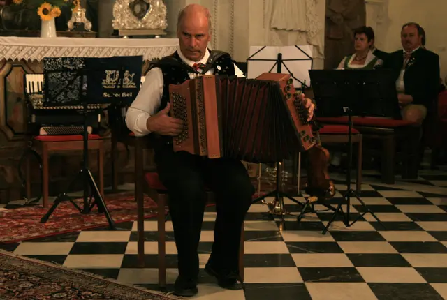 Für Südtirol/Italien machte es ein Harmonikaspieler | Foto: Gerhard Langmann