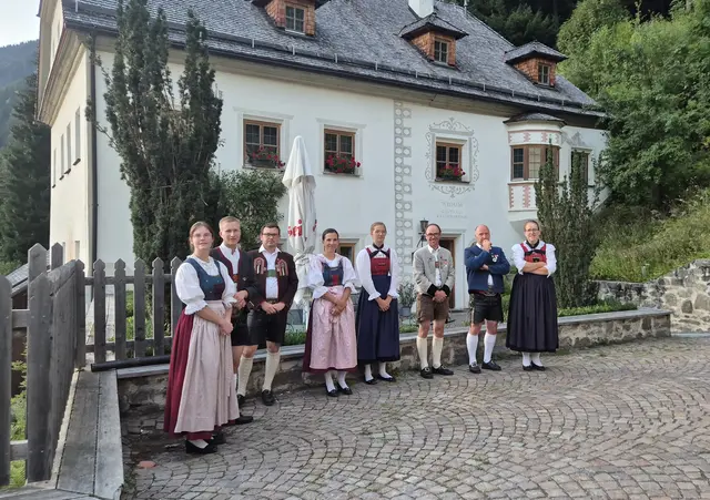 Der Trachtenverein war mit einer gut gelaunten Abordnung nach Kaltenbrunn gekommen. | Foto: Trachtenverein Oberland/Rettenbacher