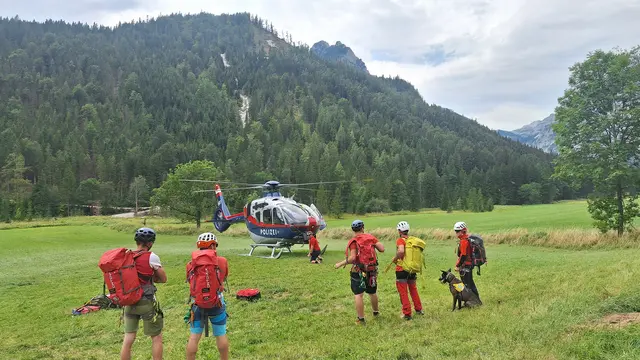 Die Einsatzkräfte suchten ein riesiges Gebiet nach dem jungen Mann ab. | Foto: Filmteam-Austria/Theny