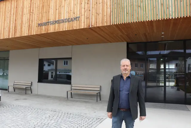 Bürgermeister Alois Six ist seit 2020 im Amt. | Foto: MeinBezirk/Hannah Hingsamer
