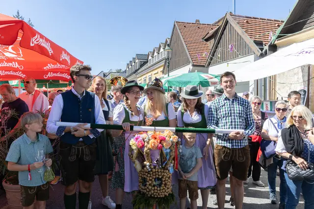 Der traditionelle Neustifter Kirtag 2026 wird vom 20. bis 23. August für zahlreiche Verkehrssperren und Anpassungen im Öffi-Fahrplan sorgen. (Archiv) | Foto: René Brunhölzl/MeinBezirk