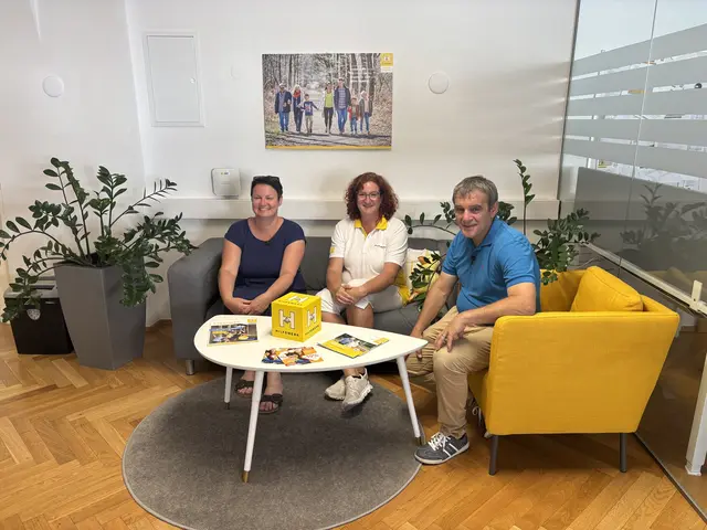 Pflege- und Betreuungsscheck stärkt Familien im Bezirk Scheibbs: Silvia Muthentaler (Stadträtin für Umwelt, Nachhaltigkeit, Klima und Energie in Scheibbs), stellvetrende Pflegemanagemerin Julia Jung und Landtagsabgeordneter Anton Erber | Foto: Volkspartei Bezirk Scheibbs