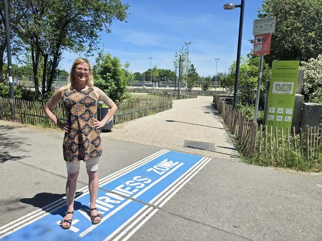Bezirksvorsteher-Stellvertreterin Merja Biedermann (SPÖ) begutachtete die neue Fairness Zone. | Foto: SPÖ/BV15