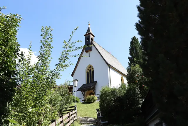 Zu den Bauprojekten, an denen die Traditionszimmerei Lederer beteiligt war, zählte auch die Kirche in Inneralpbach, die zwischen 1910 und 1912 errichtet wurde. | Foto: Martina Obertimpfler 
