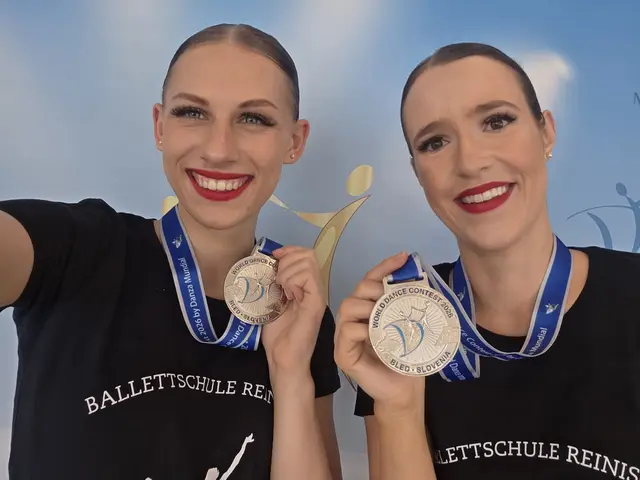 v. l.: Sonja und Lisa nach ihrem Auftritt beim World Dance Contest 