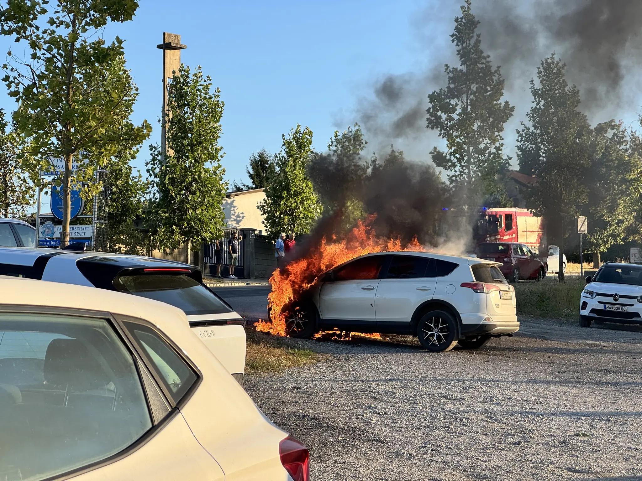 Bad Sauerbrunn: Hybrid vehicle suddenly engulfed in flames - | Mattersburg