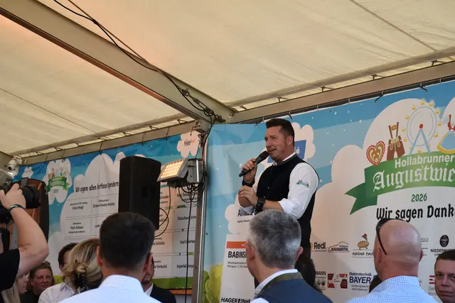 „Auf geht’s“ hieß es bei der offiziellen Eröffnung der Augustwiesn. | Foto: Alexandra Goll