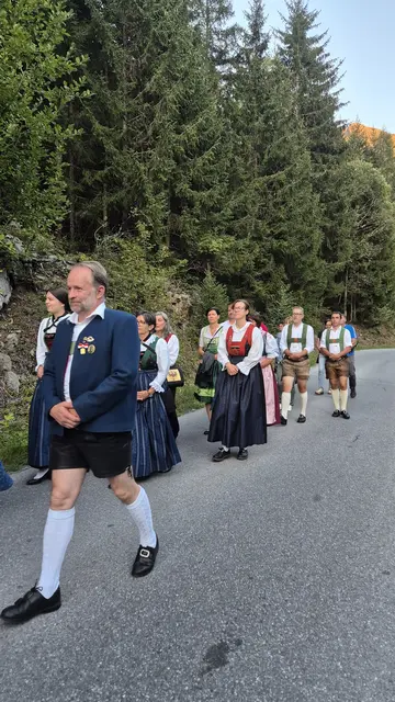 Die Teilnehmer marschierten gemeinsam nach Kaltenbrunn. | Foto: Laura Rettenbacher