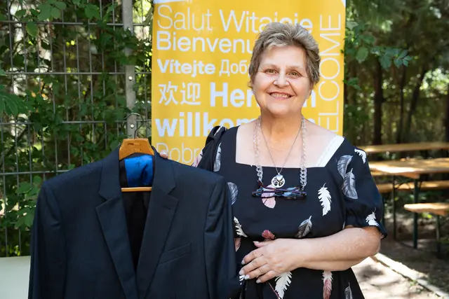 Kerstin ist eine der freiwilligen Helferinnen.  | Foto: Sade Jerabek/Meinbezirk