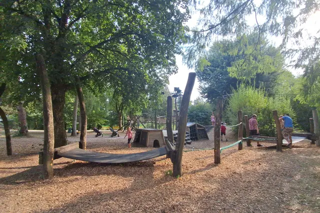 Spaß beim DSCHUNGELSPIELPLATZ